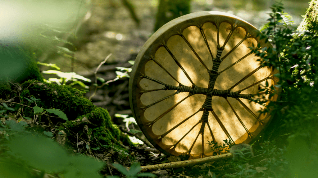 Schamanentrommel im Wald